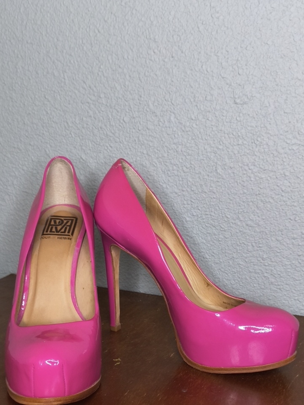 Pour La Victoire Hot Pink Patent Platform Pumps Size 8.5 AP